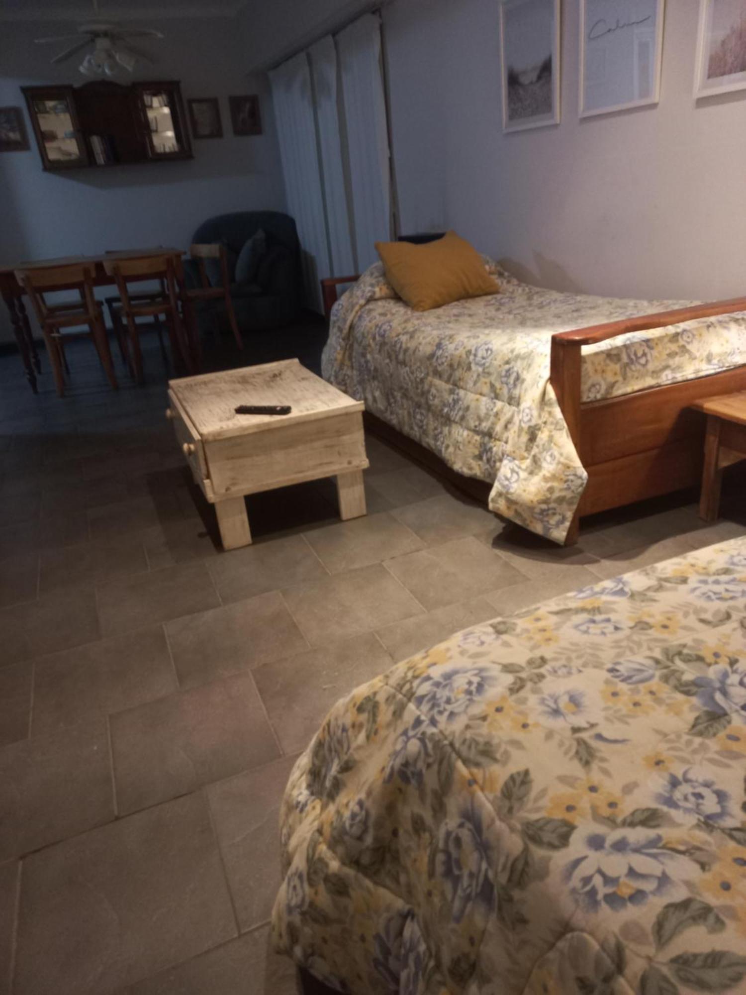 La Biblioteca Apartment Olavarria Bilik gambar
