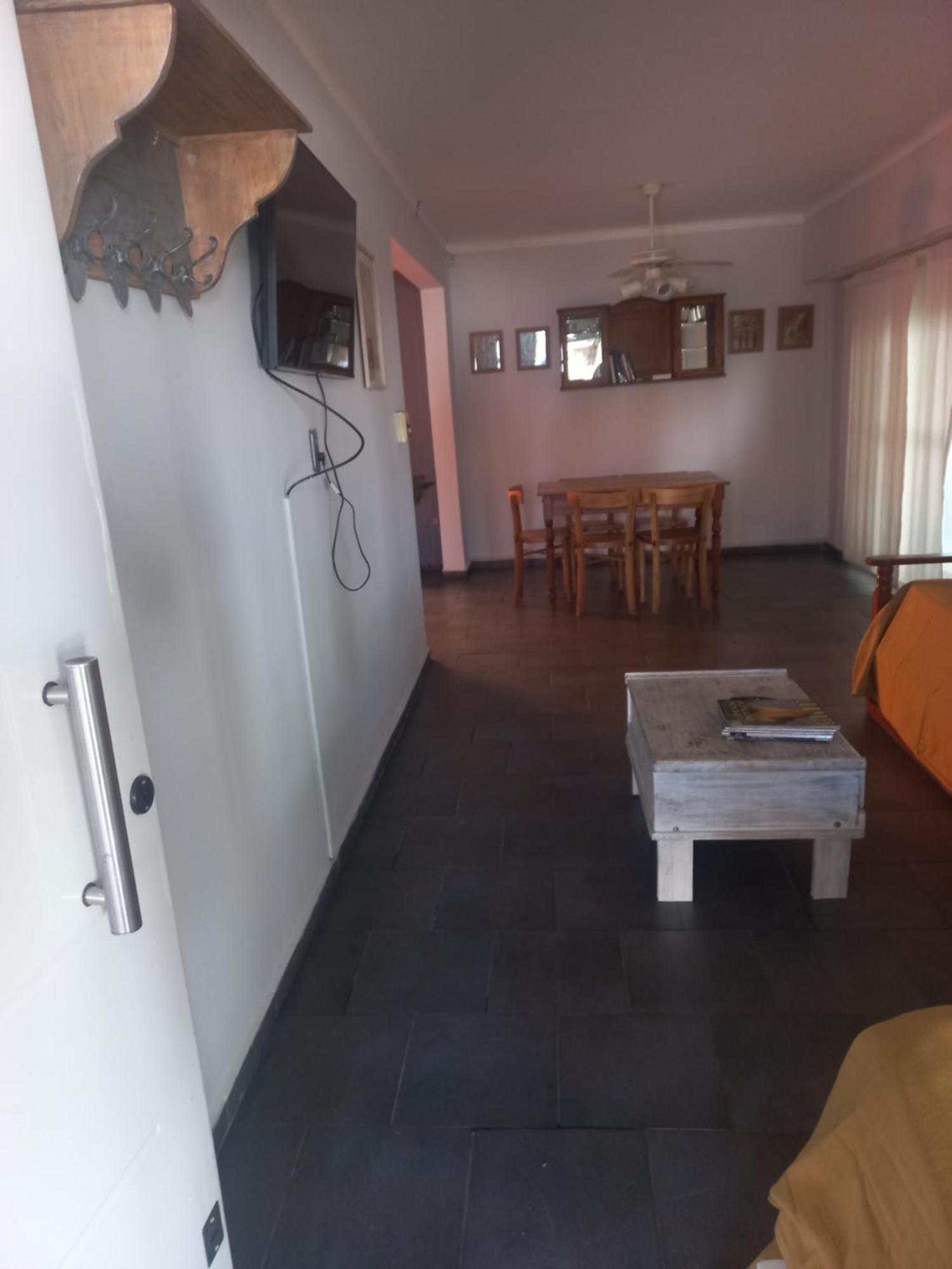 La Biblioteca Apartment Olavarria Bilik gambar